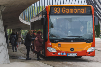 Los autobuses salían hacia gamonal, carretera de arcos y Plaza España de manera continua.