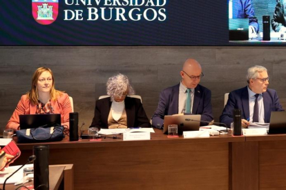 El rector presidió la última reunión del año del Consejo de Gobierno de la Universidad de Burgos.