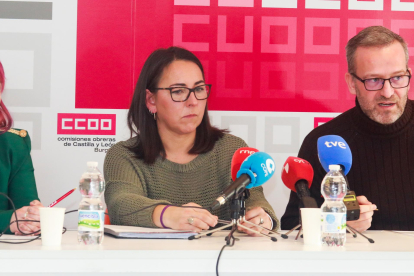 Elena Pascual, Leticia Ruiz y Jesús Moradillo, de la Federación de Enseñanza de CCOO Burgos.