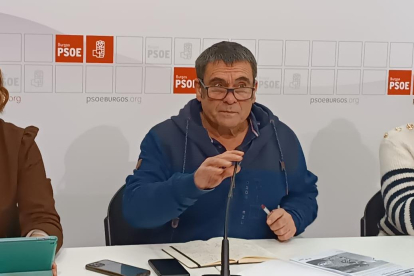 María Victoria Gil, Jesús Puente y Lorena Terreros en la sede del PSOE de Burgos.