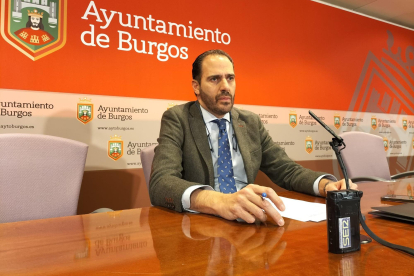 El concejal de Licencias, Ignacio Peña, durante su intervención en el Ayuntamiento de Burgos.