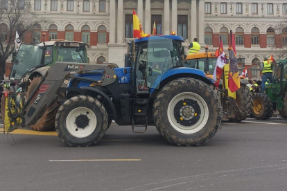 Tractores burgaleses frente al Ministerio de Agricultura.