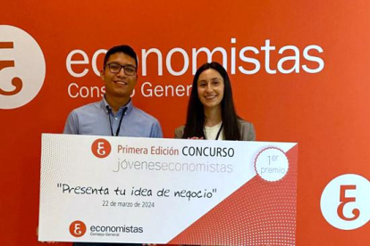 Nerea Hernández  y Adrián  Ramírez ganadores del  Primer Premio Nacional  por  su TFG