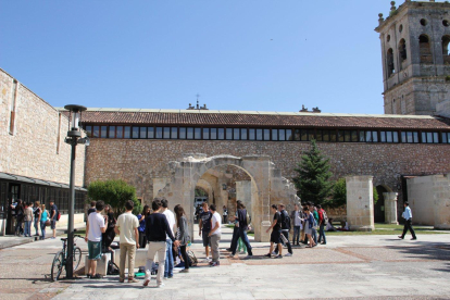 La Universidad de Burgos  espera iniciar el próximo curso ofertando Matemática Aplicada y Computación.