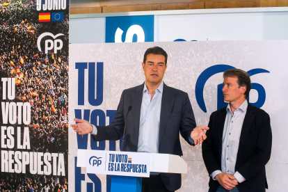 Ángel Ibáñez y Borja Suárez, en la sede del PP de Burgos.