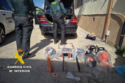 Intervención de la Guardia Civil, el pasado mes de junio, que culminó con el decomiso de motosierras falsificadas.
