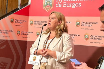 La alcaldesa, Cristina Ayala, recuerda la figura del que fuera primer edil de Burgos en democracia.