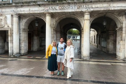 Semper, con Mila del Campo y Yolanda Barriuso.