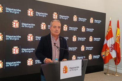 El portavoz de Vox en la Diputación de Burgos, Ángel Martín, en rueda de prensa.