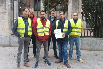 Representantes de la Asociación de Agricultores y Ganaderos Unidos de Burgos en la Subdelegación del Gobierno.