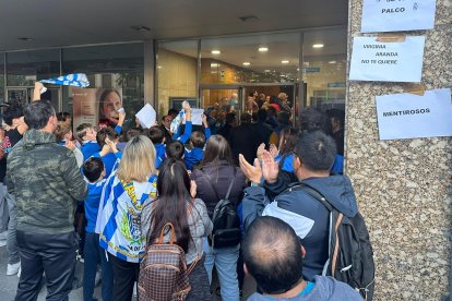 Muchos socios han exigido entrar tras el rechazo de la directiva