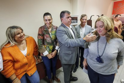 Ayala, junto a concejales del PP el día que anunció la rectificación sobre las ayudas a las ONG.