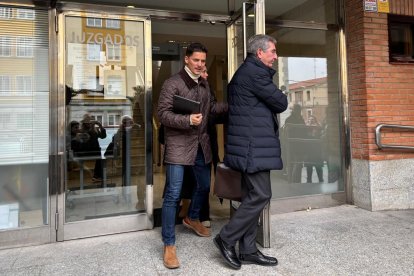 Antonio Galán y Virginia Martínez a su salida del juzgado