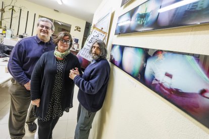 Ramón Chomón, Encarna Aguilardz y Santiago Cartujo, en el Taller Índalo.