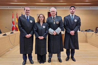Tres jueces juran sus cargos y toman posesión ante la Sala de Gobierno del TSJCyL .
