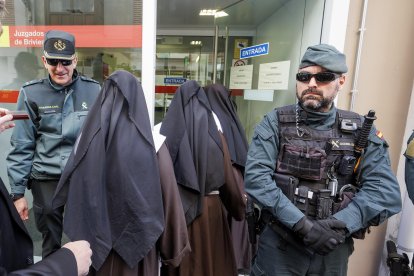 Las monjas de Belorado, entrando en el Juzgado de Briviesca.