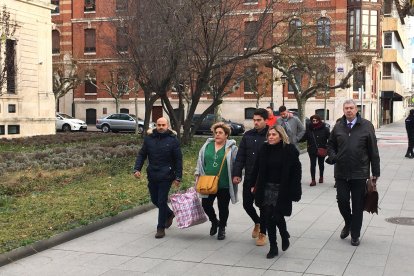 Archivo - Los condenados por el 'Caso Arandina' llegan a los juzgados de Burgos. Foto de archivo.