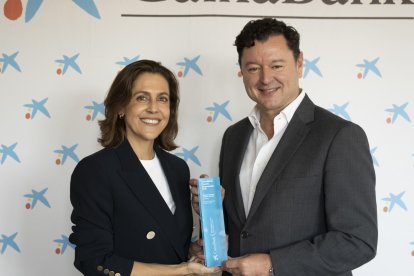 Bibiana Nicolás-Correa junto al director territorial de CaixaBank Castilla y León, Gerardo Cuartero.