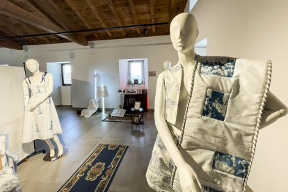 Imagen de la exposición 'Altares' de Jorge García y Álex Heras que puede verse hasta este domingo en el Centro de Artes de Tardajas.