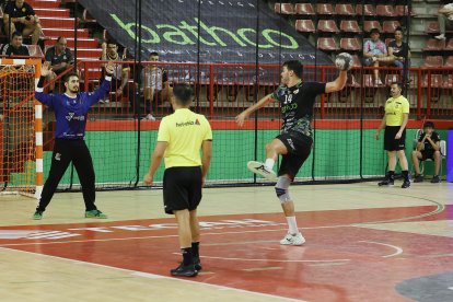 La tanda de penaltis apartó al BM Burgos de la final.