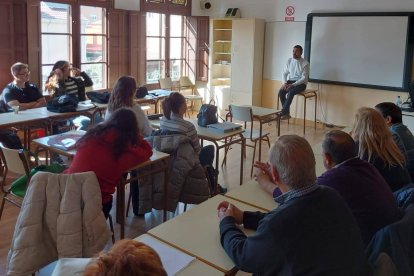 Con 440 plazas disponibles en sus 20 cursos, han recibido 1.450 peticiones