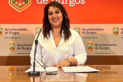 Estrella Paredes (PSOE), en la sala de prensa del Ayuntamiento de Burgos.