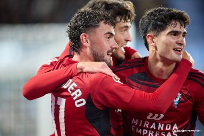 se adelantó en el marcador ante el Racing, pero acabó cayendo con claridad.