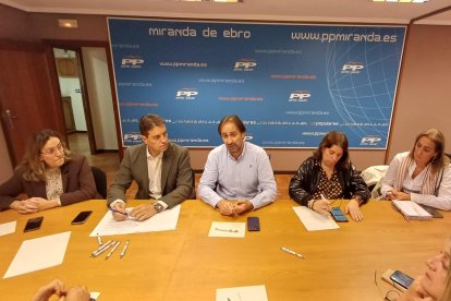 Comparecencia en Miranda de los parlamentarios y concejales del PP.