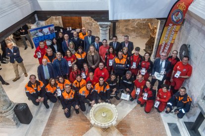 Entrega de condecoraciones, a cargo del GREM, por el trabajo de distintos organismos en la dana de Valencia.