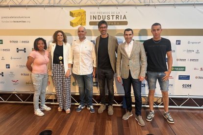 Parte del equipo de Norteña en la entrega de los Premios de la Industria de España