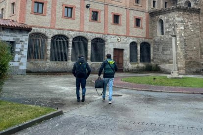 Intervención de la Guardia Civil en el monasterio de Belorado.