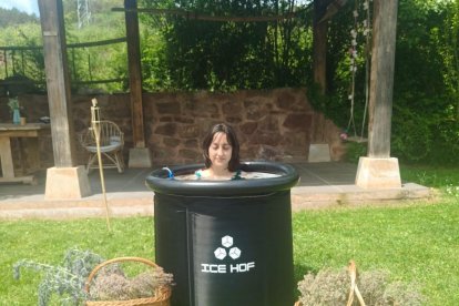 El método Wim Hof de exposición al frío se practica en bañeras llenas con 50 kilos de hielo.
