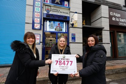 La suerte se abona a la calle Trinas: 'El Pulpo de la Suerte' reparte 400.000 € de un cuarto premio.