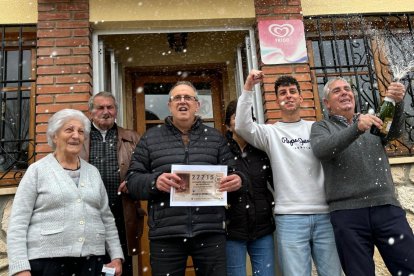 El bar El Herrero celebra el tercer quinto premio de la lotería de Navidad