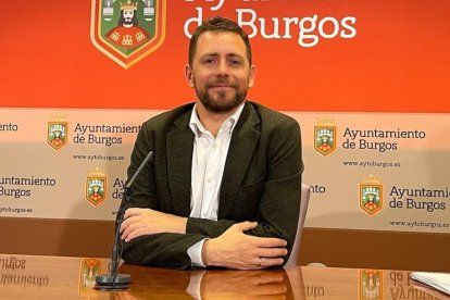 El portavoz municipal del PSOE, Josué Temiño, haciendo balance del año 2025.