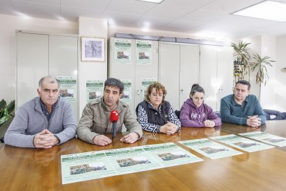 Gabriel Delgado (UPA), Esteban Martínez (Asaja), Susana (Pardo), Rosa Arce y Jesús Pérez (AGU).