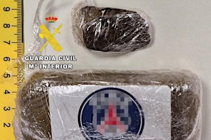 Hachís decomisado por la Guardia Civil en un control en Miranda.