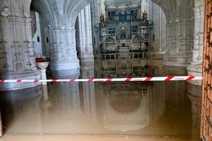 El desbordamiento del Duero anegó la iglesia del Monasterio de La Vid.