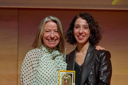 Imagen de la entrega del reconocimiento.