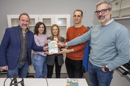 Imagen de los miembros del equipo de la Universidad de Burgos que ha elaborado el manual.