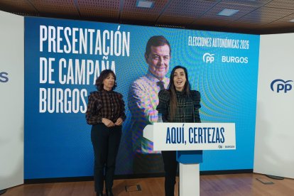 Marta Arroyo y Andrea Ballesteros, en la sede del PP de Burgos.