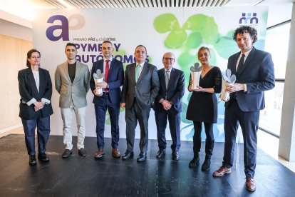 Entrega de los Premios FAE y Cajaviva para Pymes y Autónomos 2026.