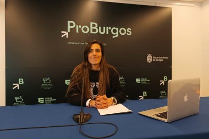 La presidenta de ProBurgos, Andrea Ballesteros, en rueda de prensa.