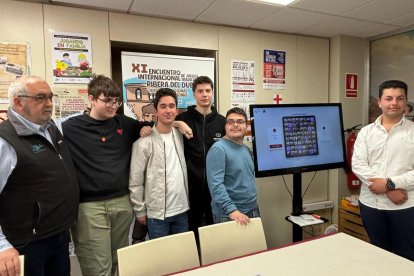 Los creadores junto al presidente de La Tanguilla Carlos de la Villa