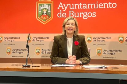 La edil socialista Sonia Rodríguez valoró en rueda de prensa la liquidación de las cuentas municipales de 2025 presentada en la comisión de Hacienda.
