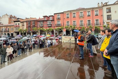 Concentración en la Plaza Mayor de Aranda por el Tren Directo.