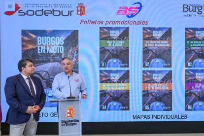 Instante de la presentación de las rutas en moto por la provincia.