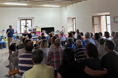 Imagen de una de las reuniones que han mantenido los vecinos afectados