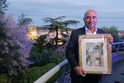 Ignacio Martínez gana el premio de los aparejadores burgaleses.