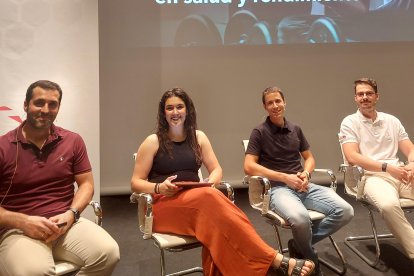 La masterclass celebrada en la sede de la Ui1 abordó el cambio laboral que abre la digitalización en rendimiento, biomecánica, salud y enseñanza deportiva.